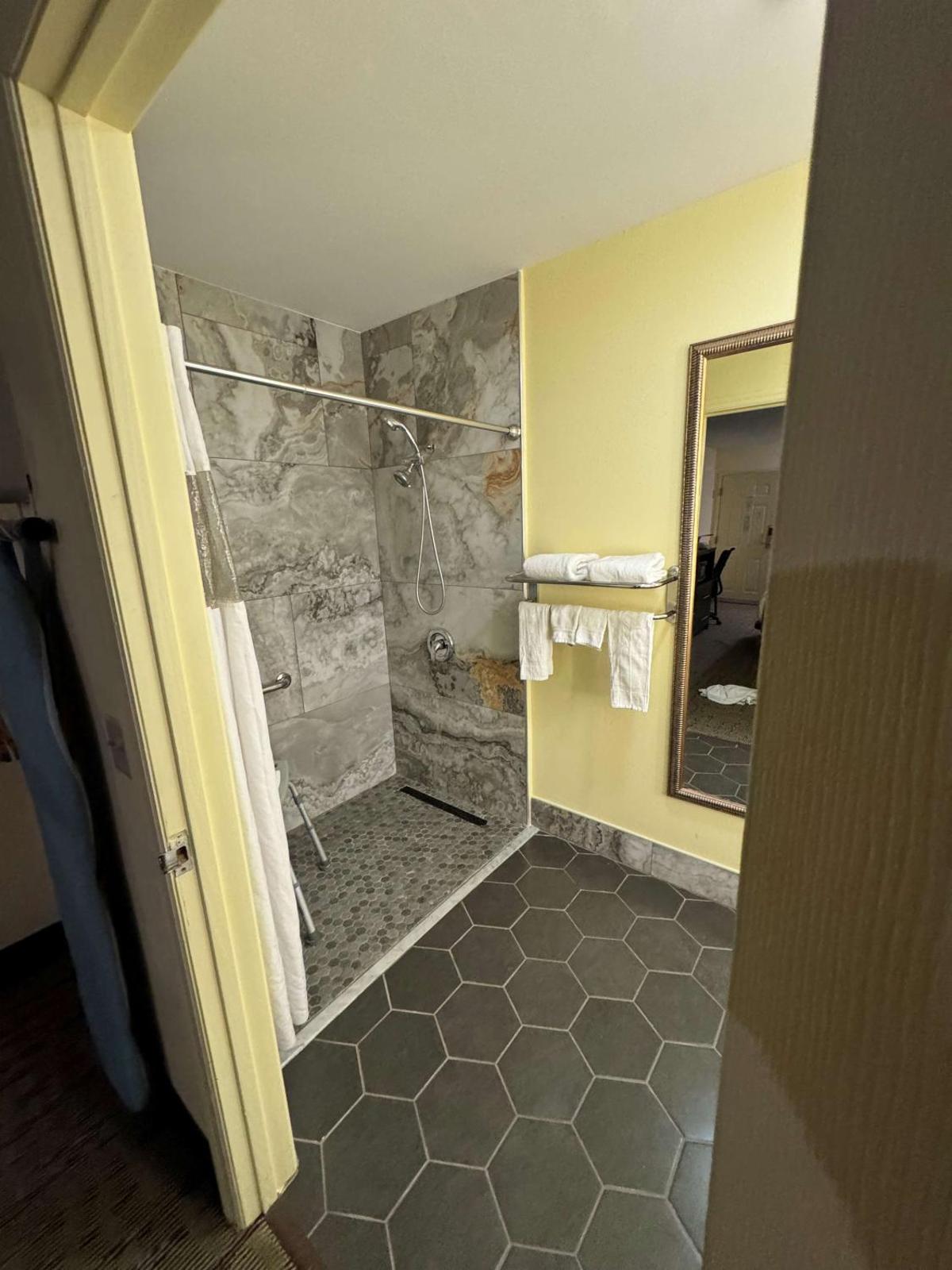 Popular attractions Area Nearby Property