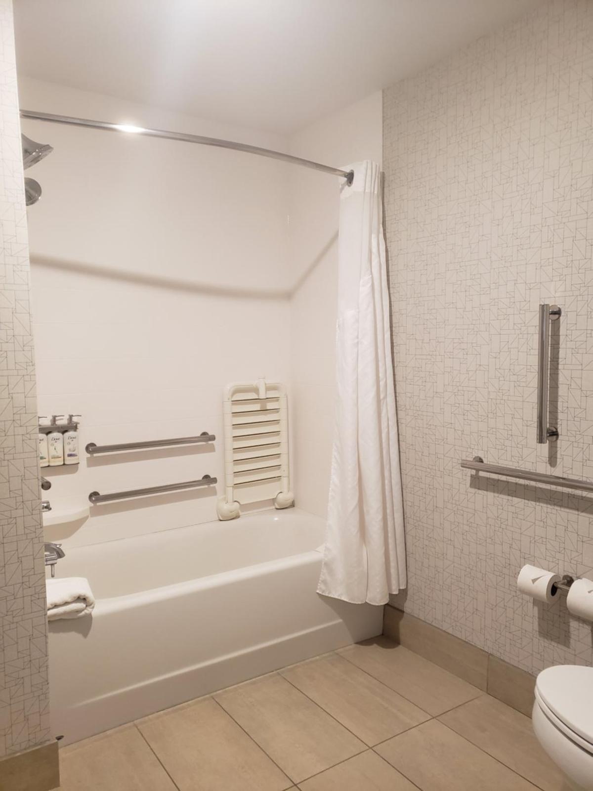 Holiday Inn Express & Suites Kingsland I-95-Naval Base Area an IHG Hotel Main image 2