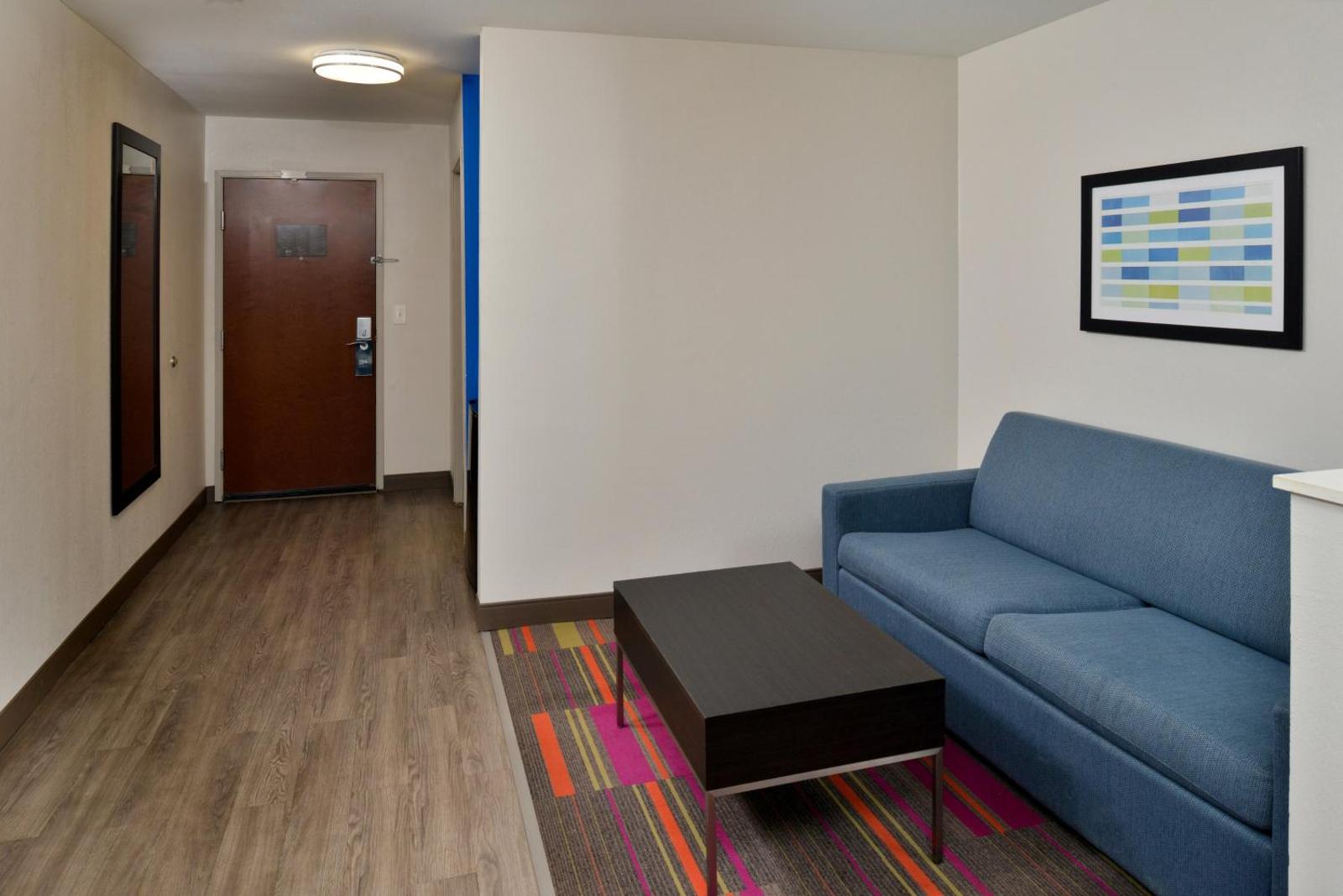 Double Suite with Two Double Beds - Non-Smoking