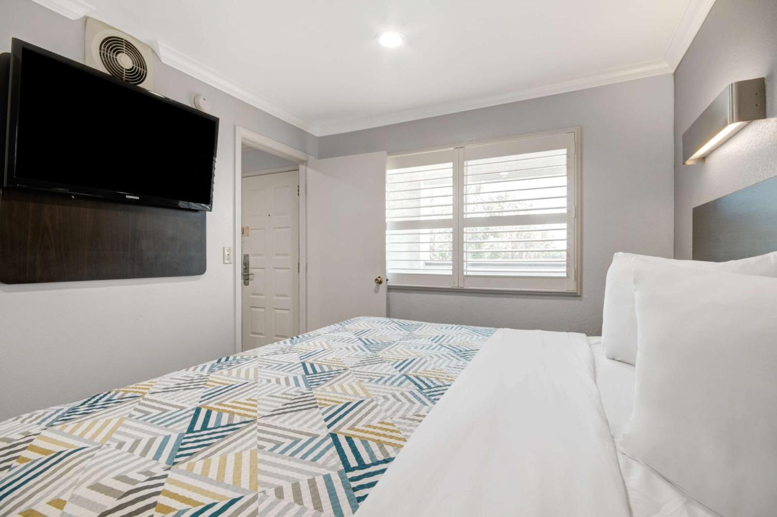 Motel 6-Ontario CA - Convention Center - Airport Main image 1