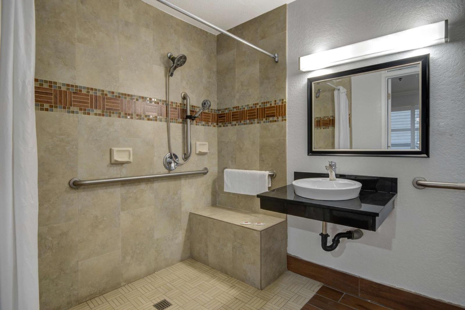 Popular attractions Area Nearby Property