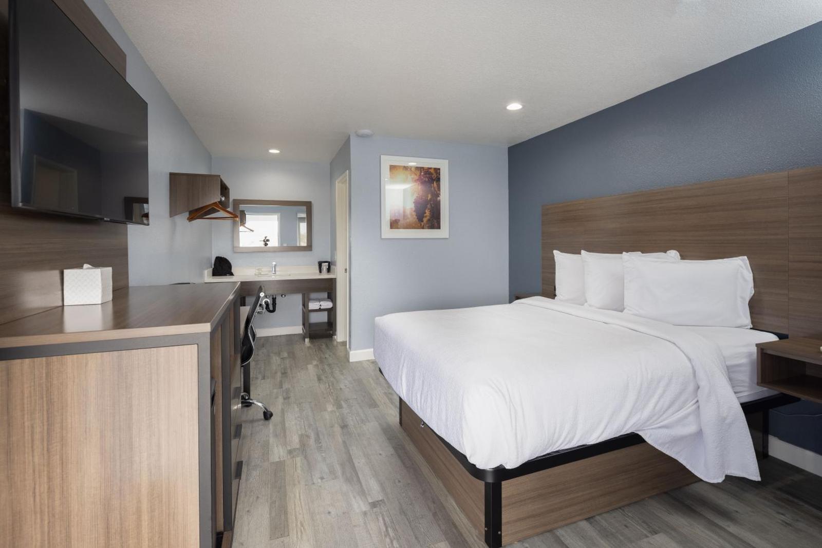 Queen Room - Non-Smoking