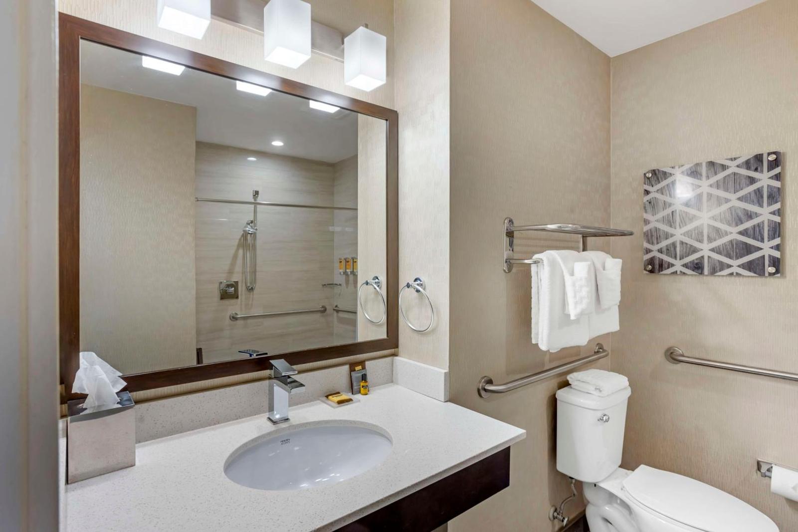 Best Western Plus Philadelphia-Pennsauken Hotel Main image 2