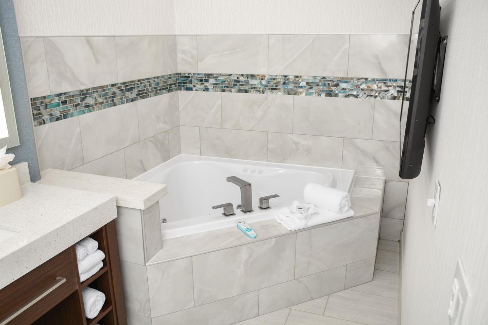 Holiday Inn Express Fayetteville banner image