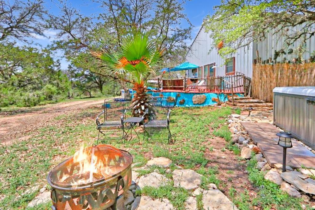 Popular attractions Area Nearby Property