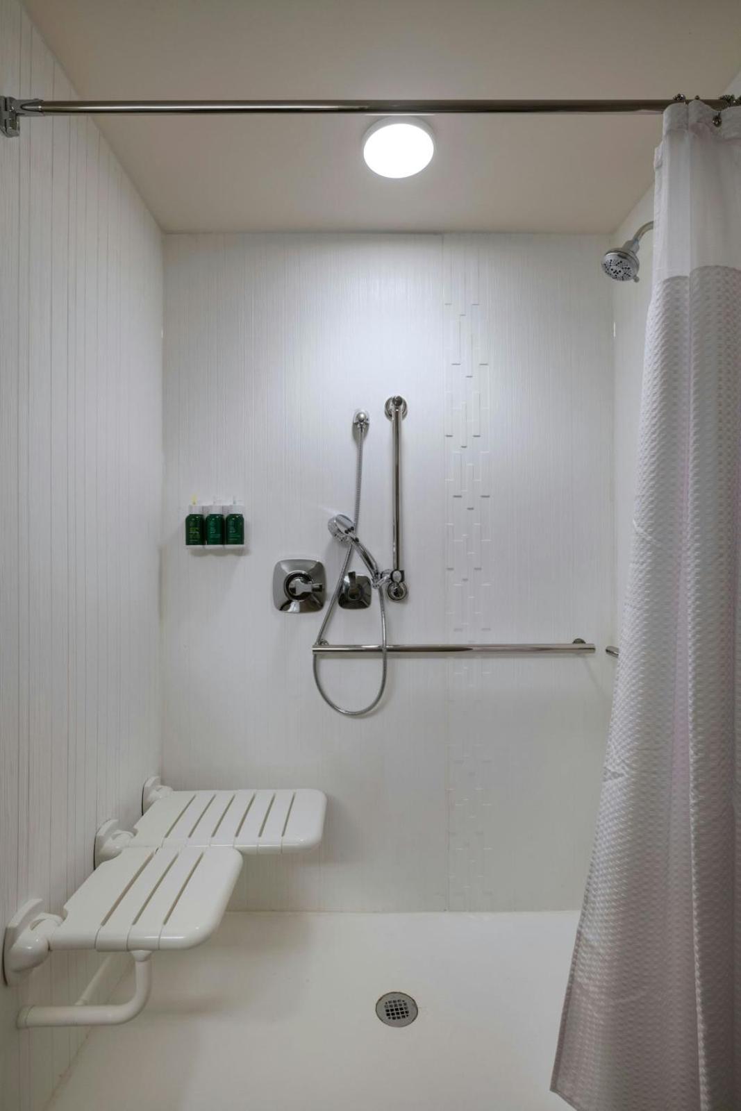 Courtyard St. Louis Brentwood Main image 1