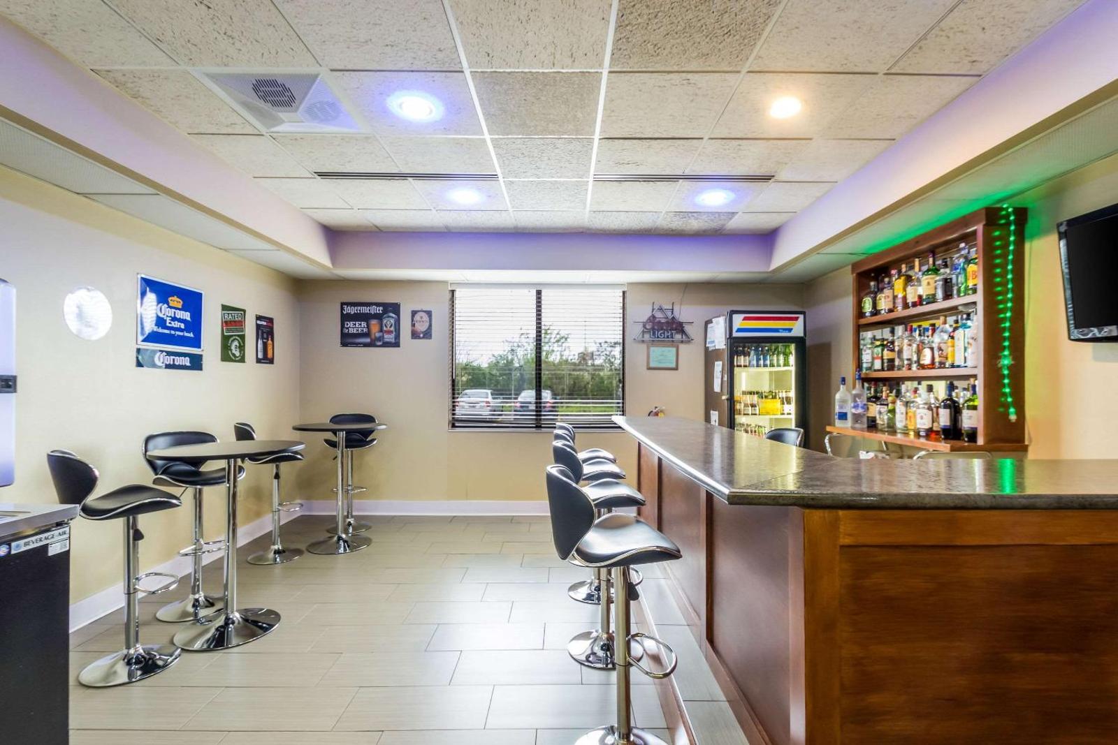 Quality Suites Milwaukee Airport Main image 2