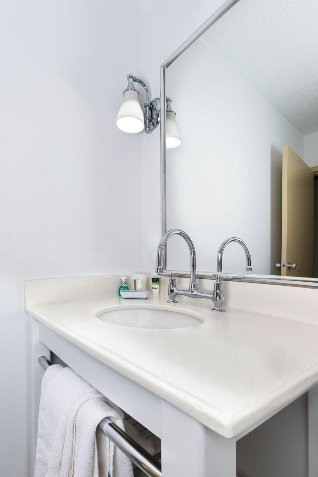 King Room - Mobility/Hearing Accessible with Roll-In Shower