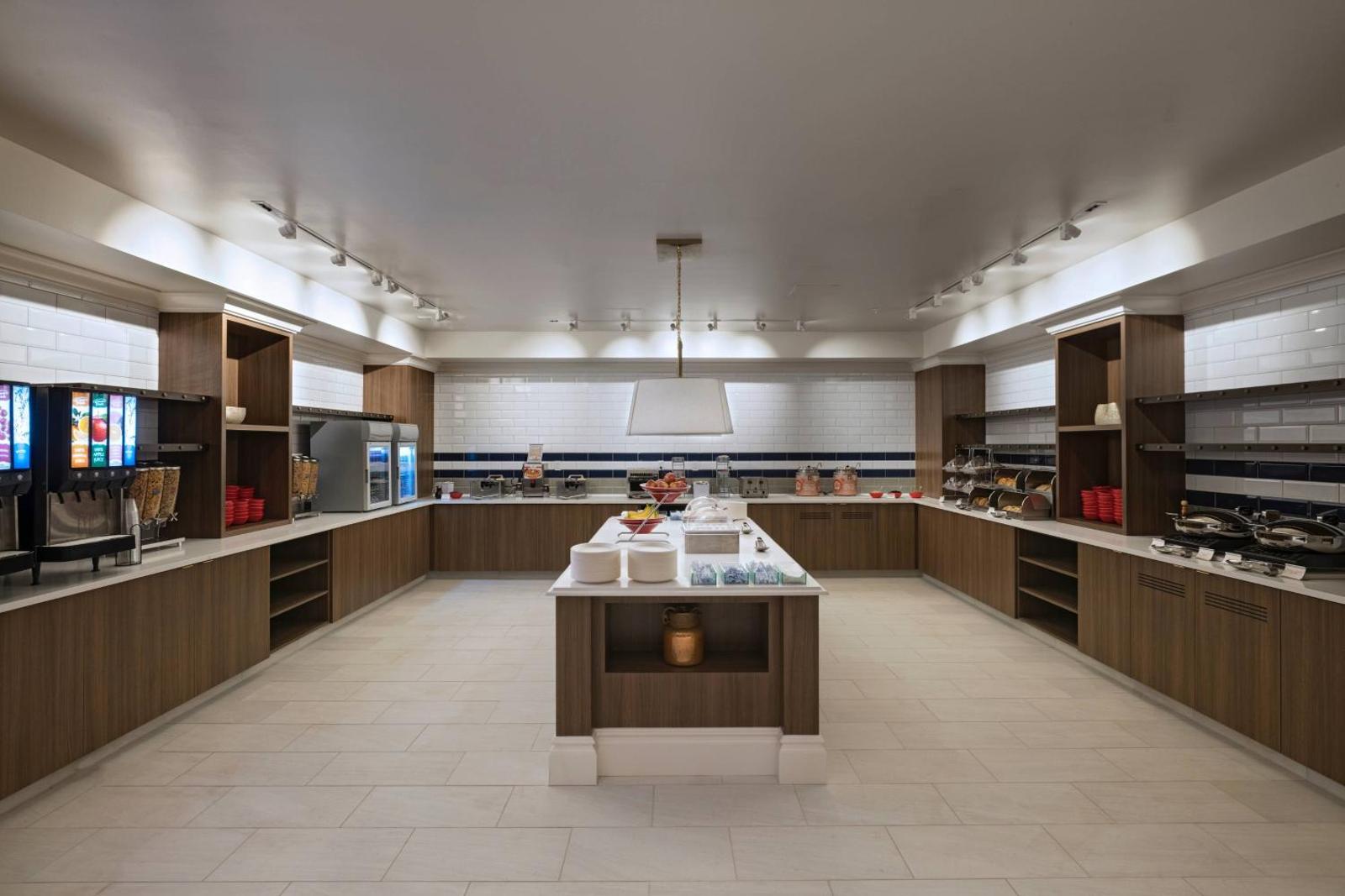 TownePlace Suites by Marriott San Diego Airport/Liberty Station image 12