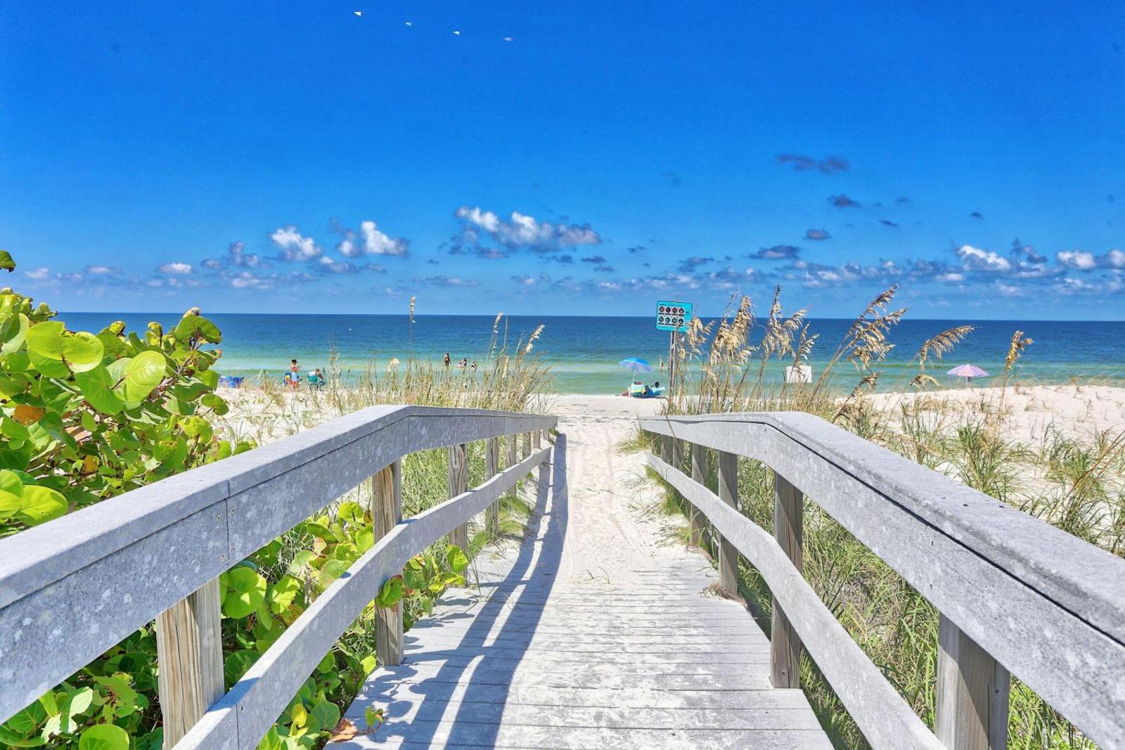 Popular attractions Area Nearby Property