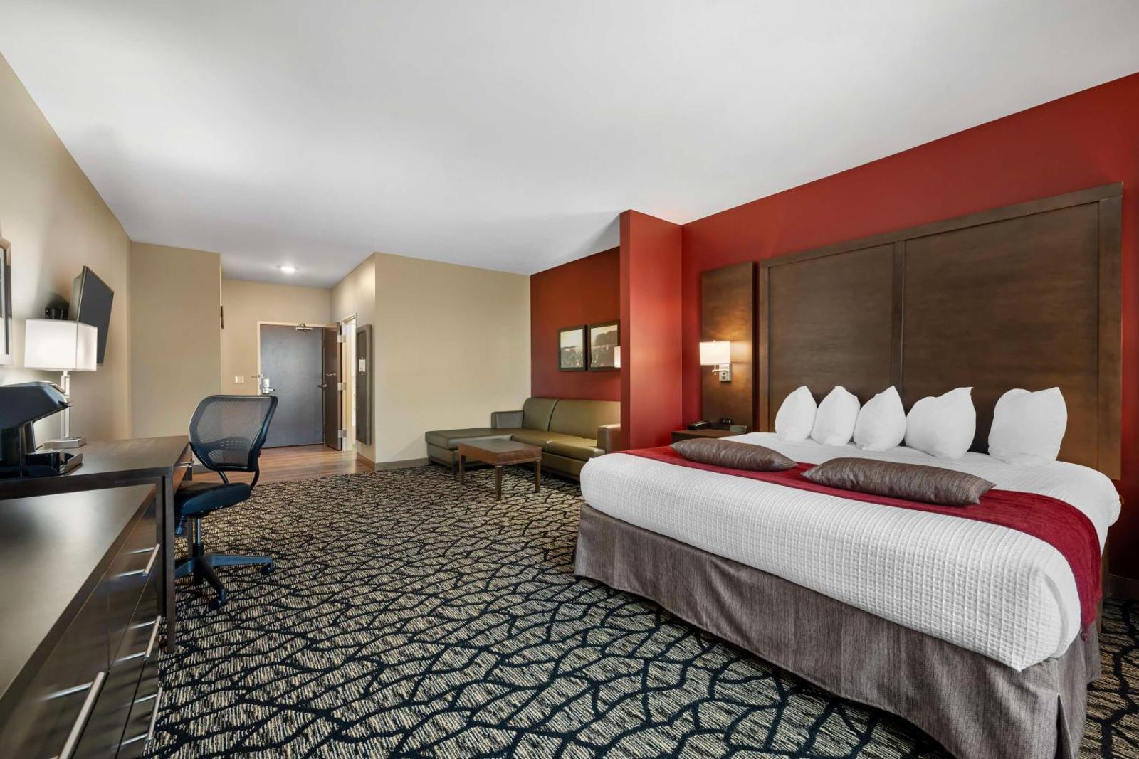Best Western Plus Lakeview Hotel Main image 1
