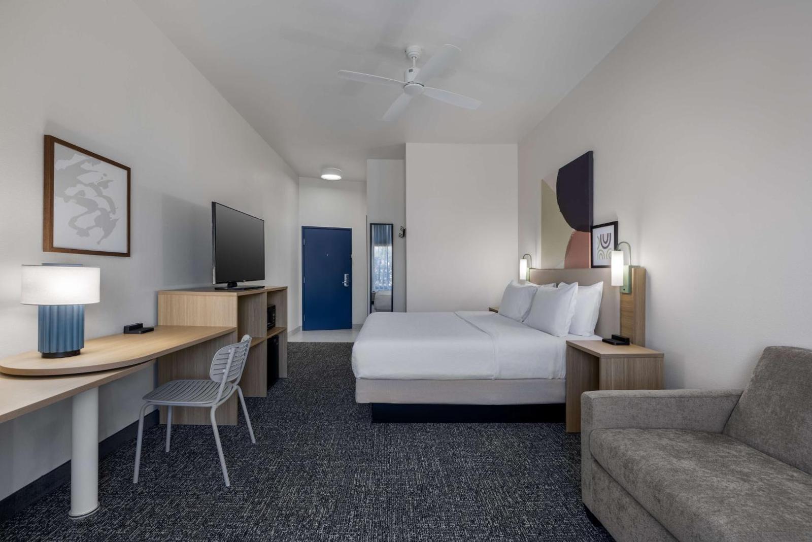 Super 8 by Wyndham Nacogdoches Main image 1