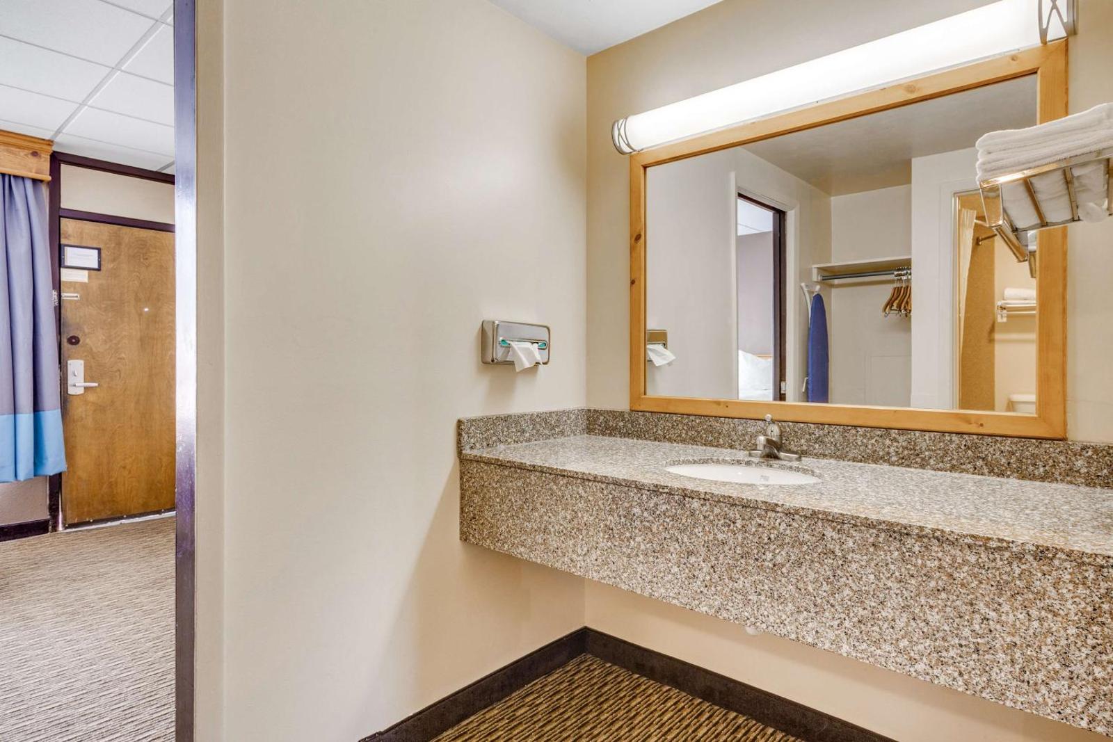 Best Western Lee's Motor Inn Main image 2