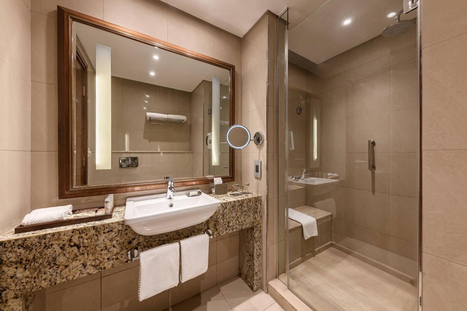 Deluxe Guest Room, Club Lounge Access, 1 King Bed