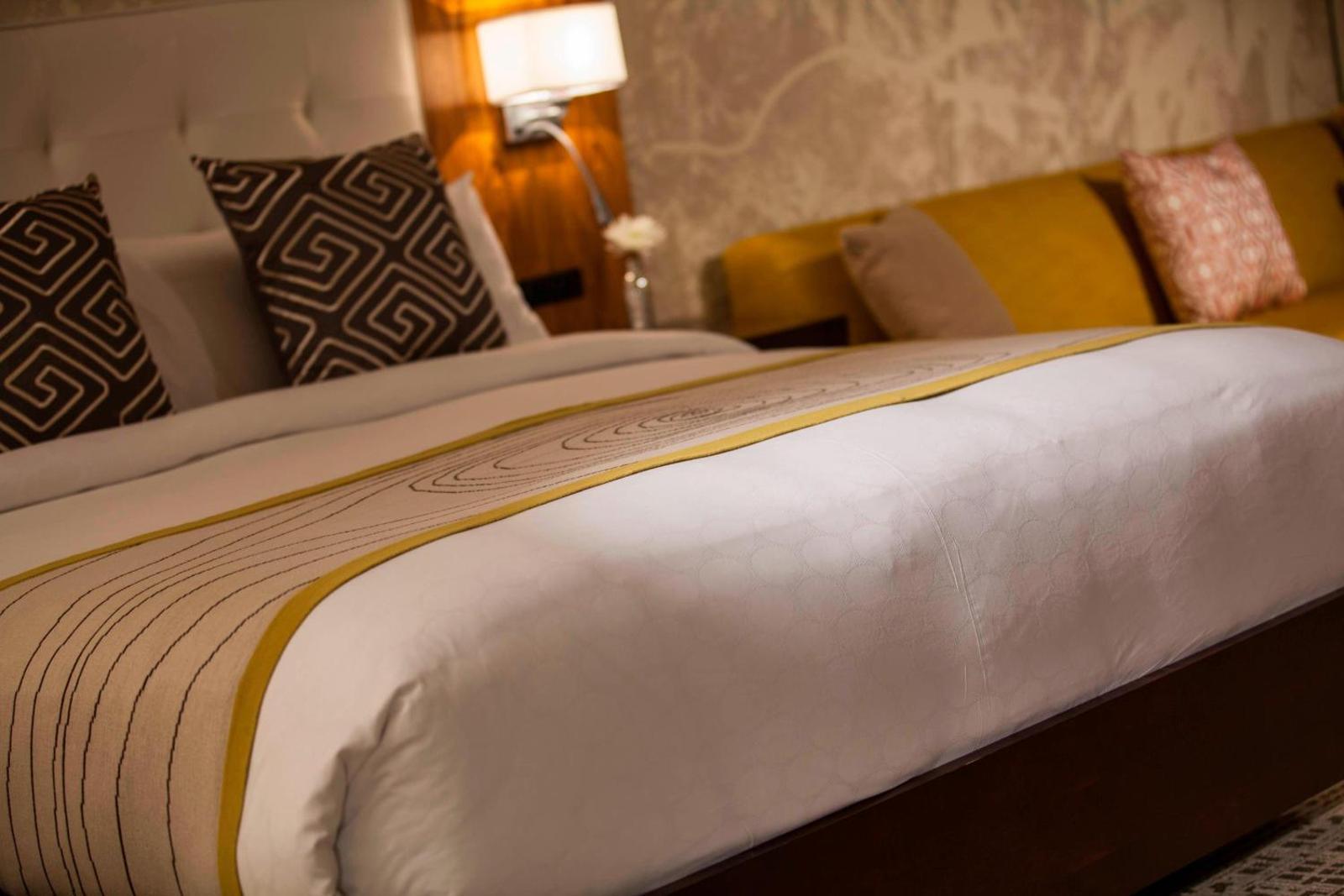 Deluxe One King or Two Queen Room