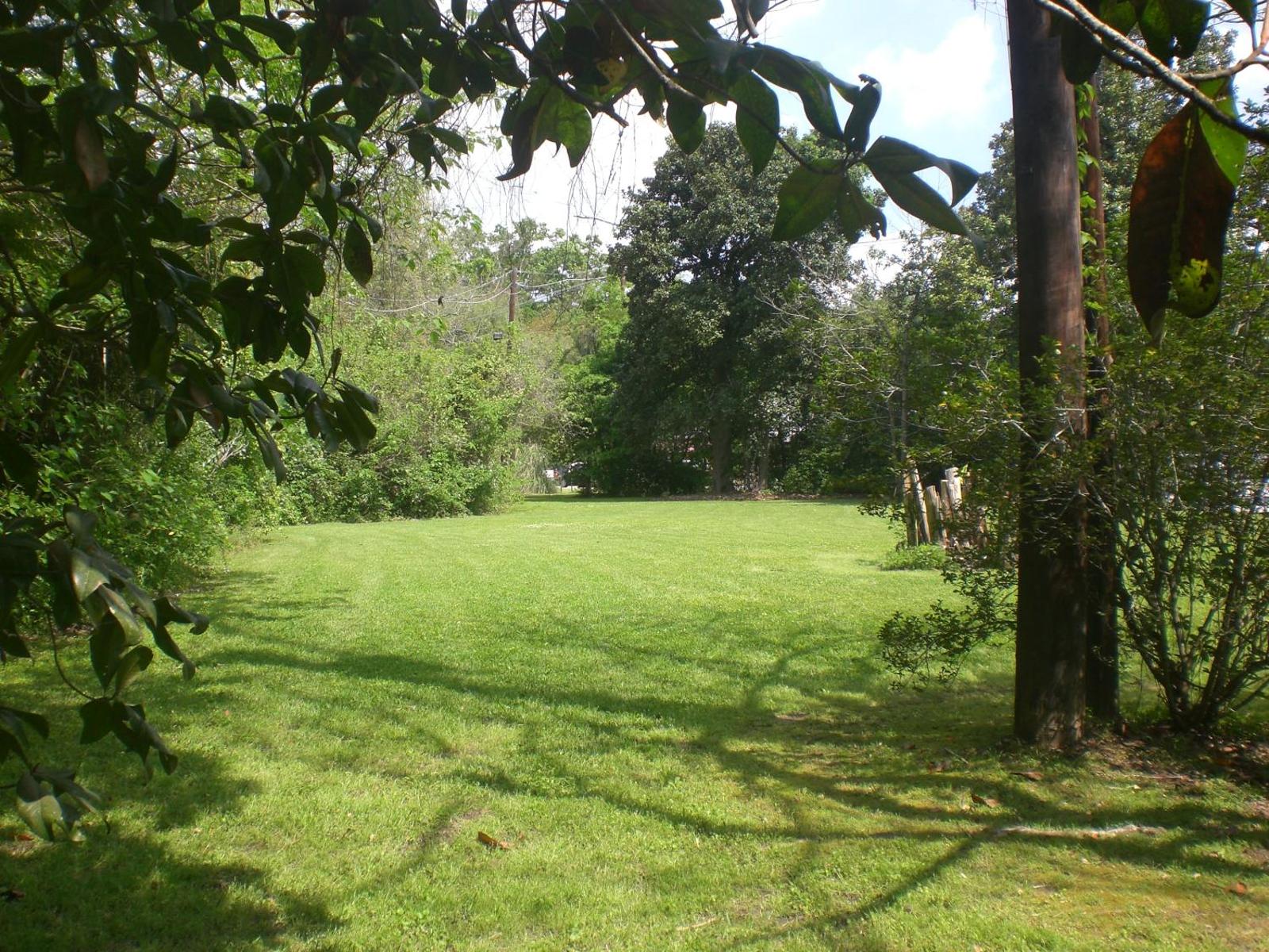 Popular attractions Area Nearby Property