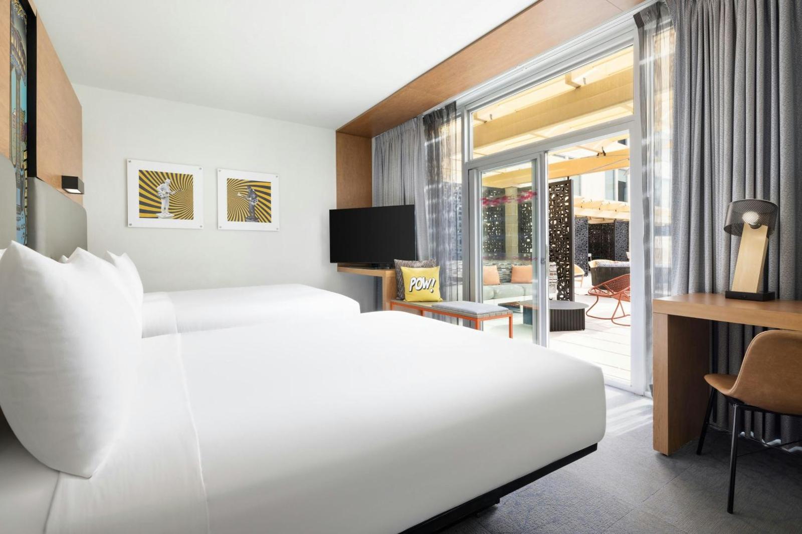 Queen Room with Two Queen Beds with Mountain view, Pool access, Poolside