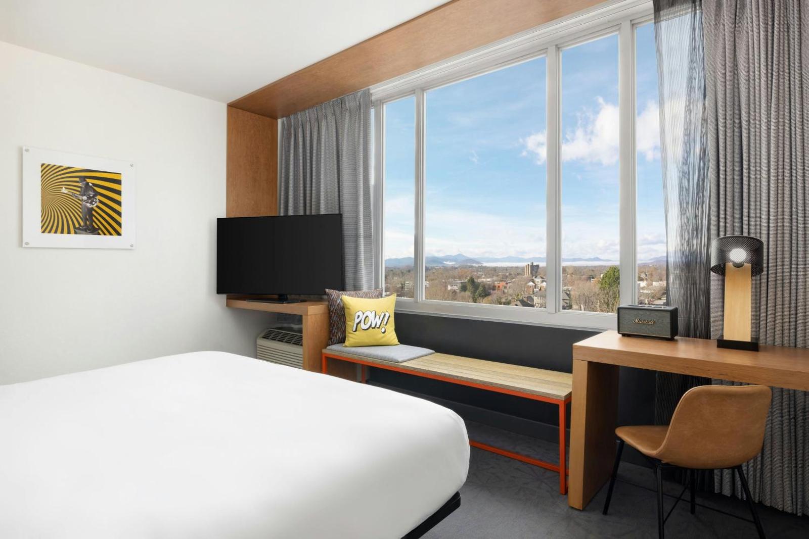  KING ROOM W/MOUNTAIN VIEW