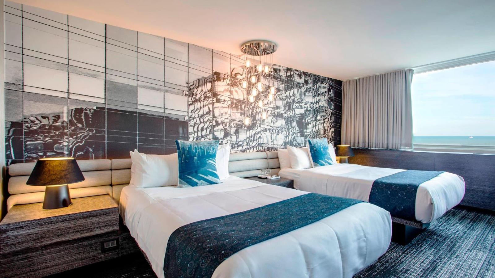 Double Room with Two Double Beds and Lake View - High Floor