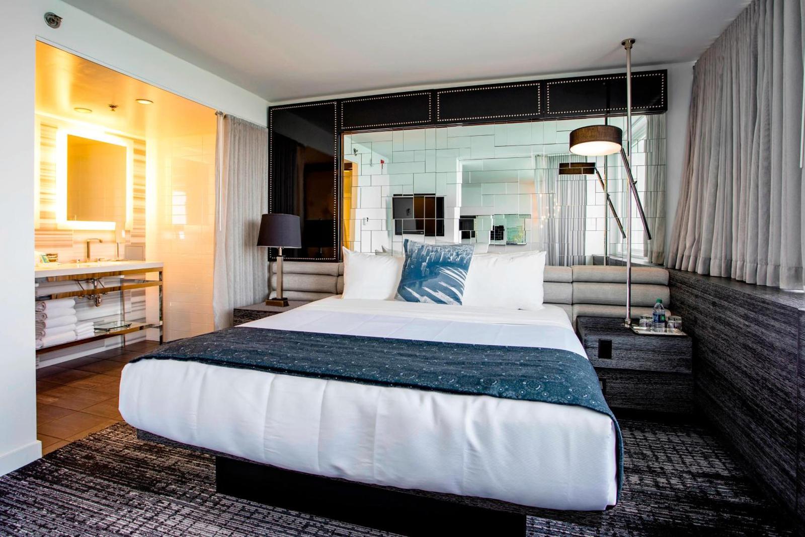 One-Bedroom King Suite with Lake View and Roll In Shower - Mobility/Hearing Accessible