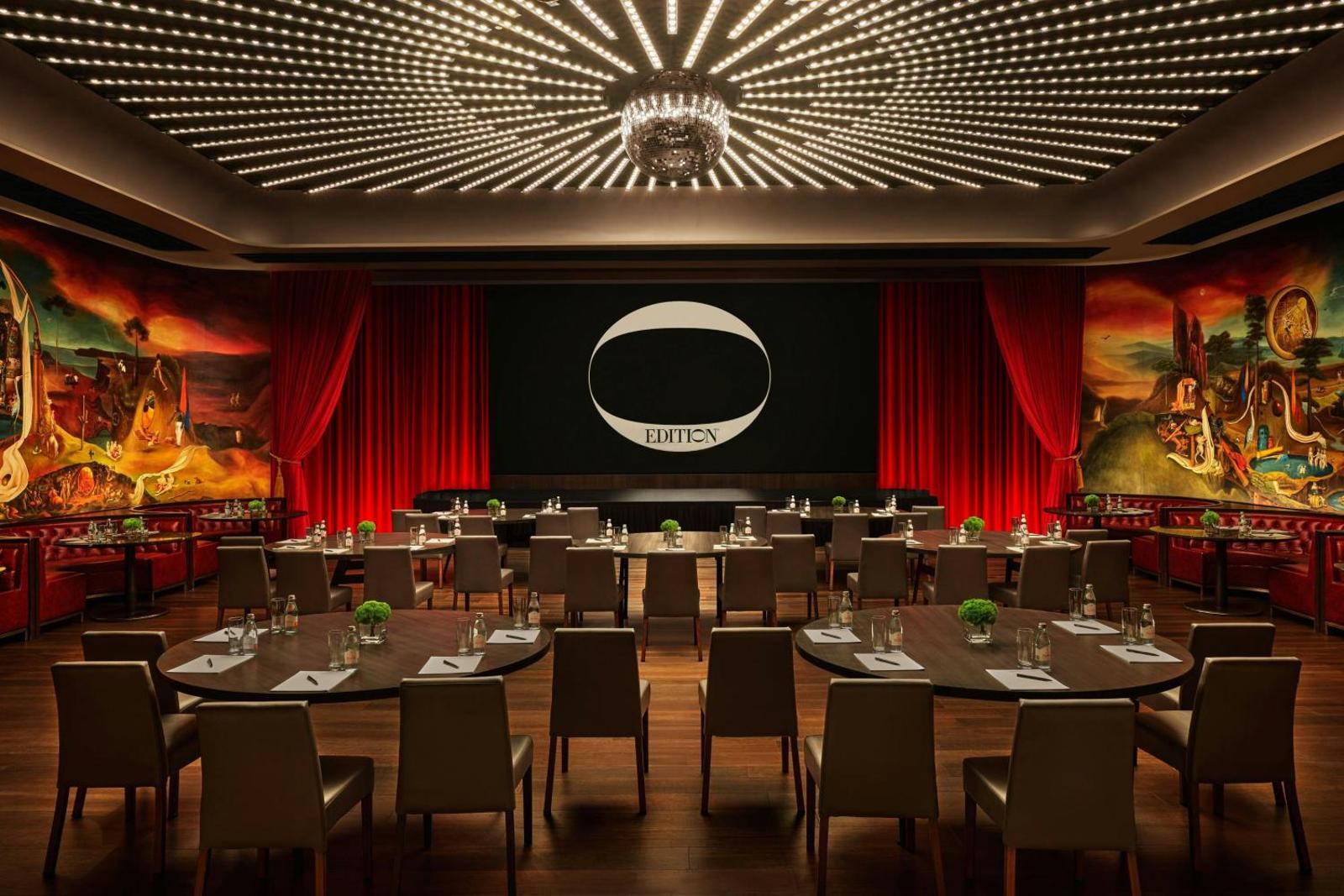 Popular attractions Area Nearby Property