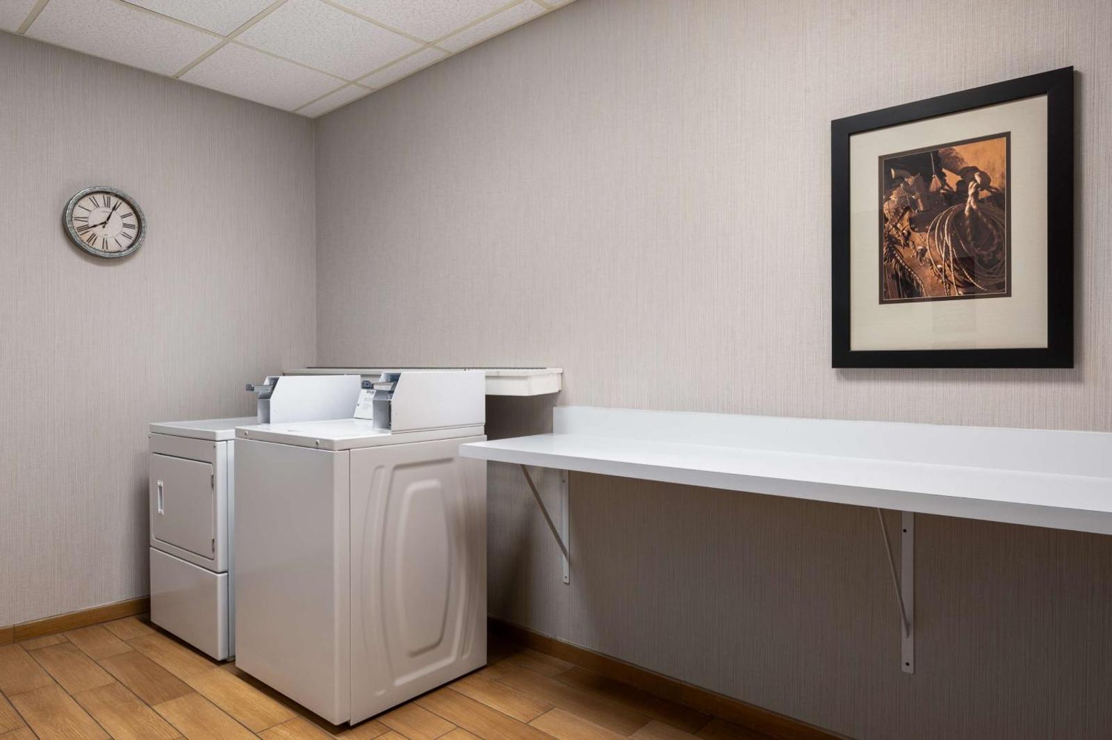 Hampton Inn & Suites Dodge City Main image 1