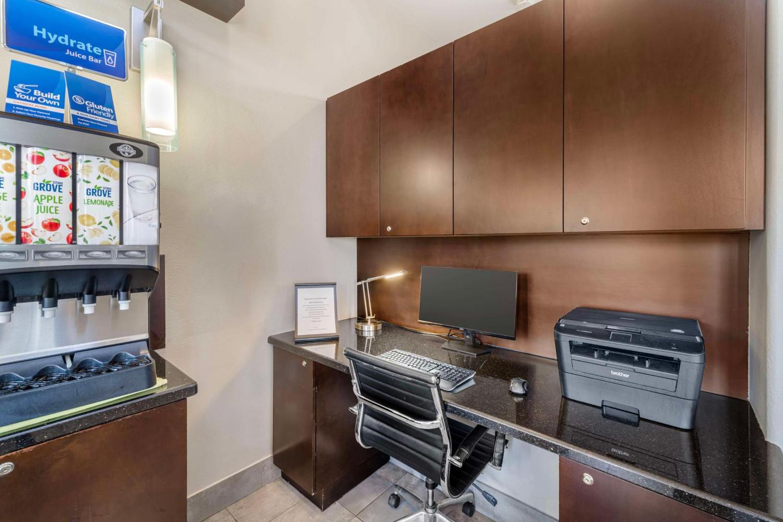 Best Western Oxnard Inn Main image 1