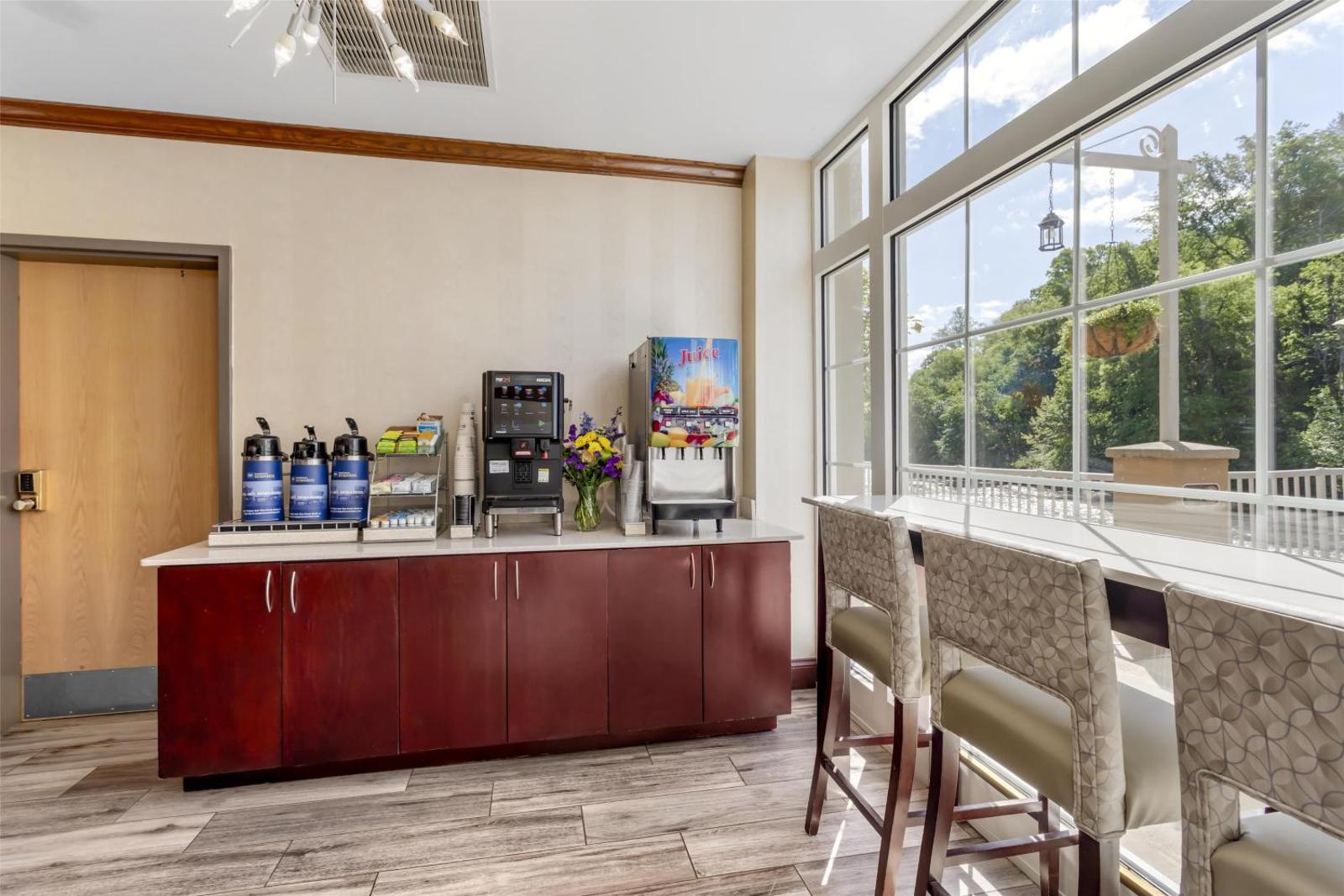 Best Western Plus River Escape Sylva / Dillsboro Main image 1