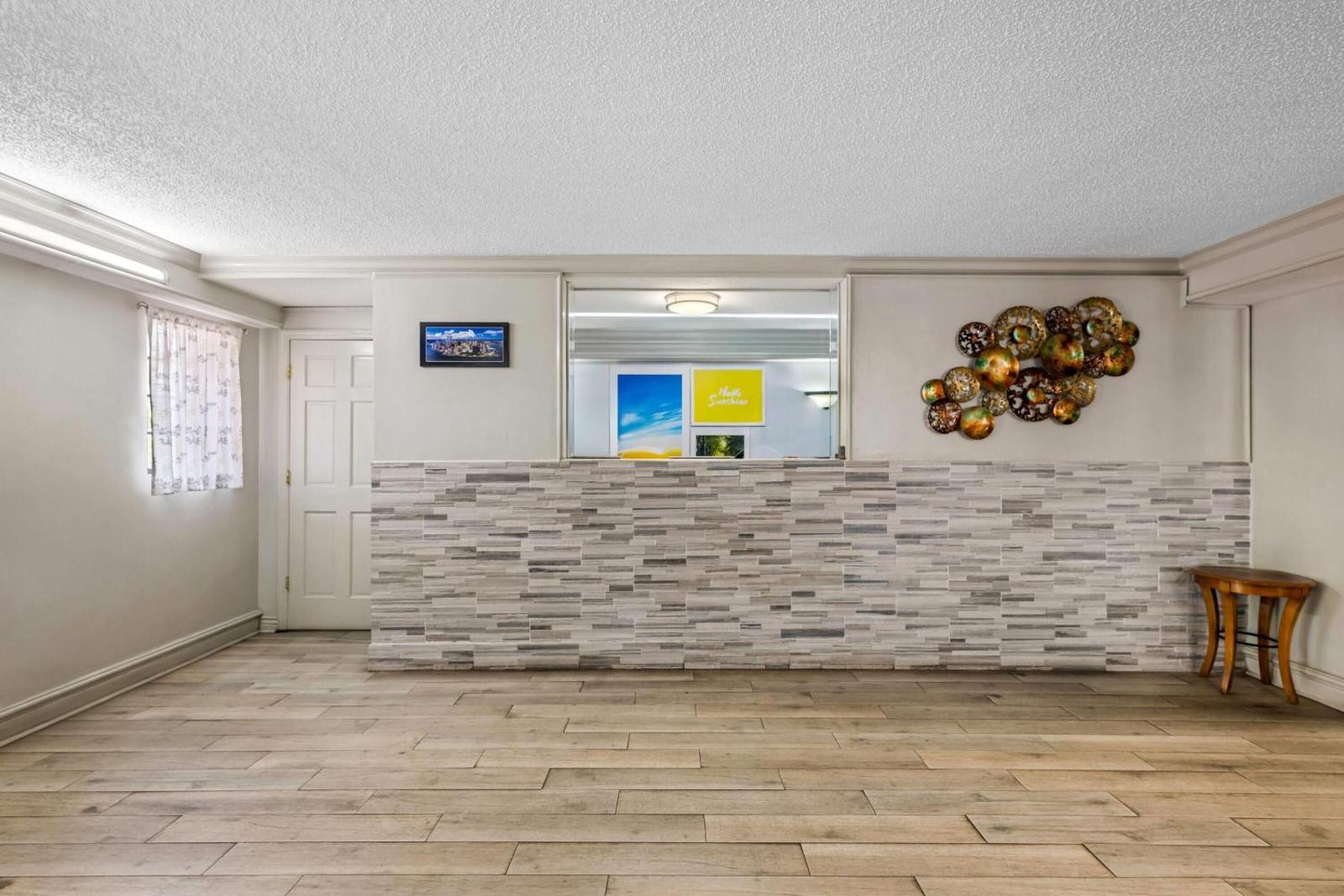 Days Inn by Wyndham Birmingham/West Main image 1