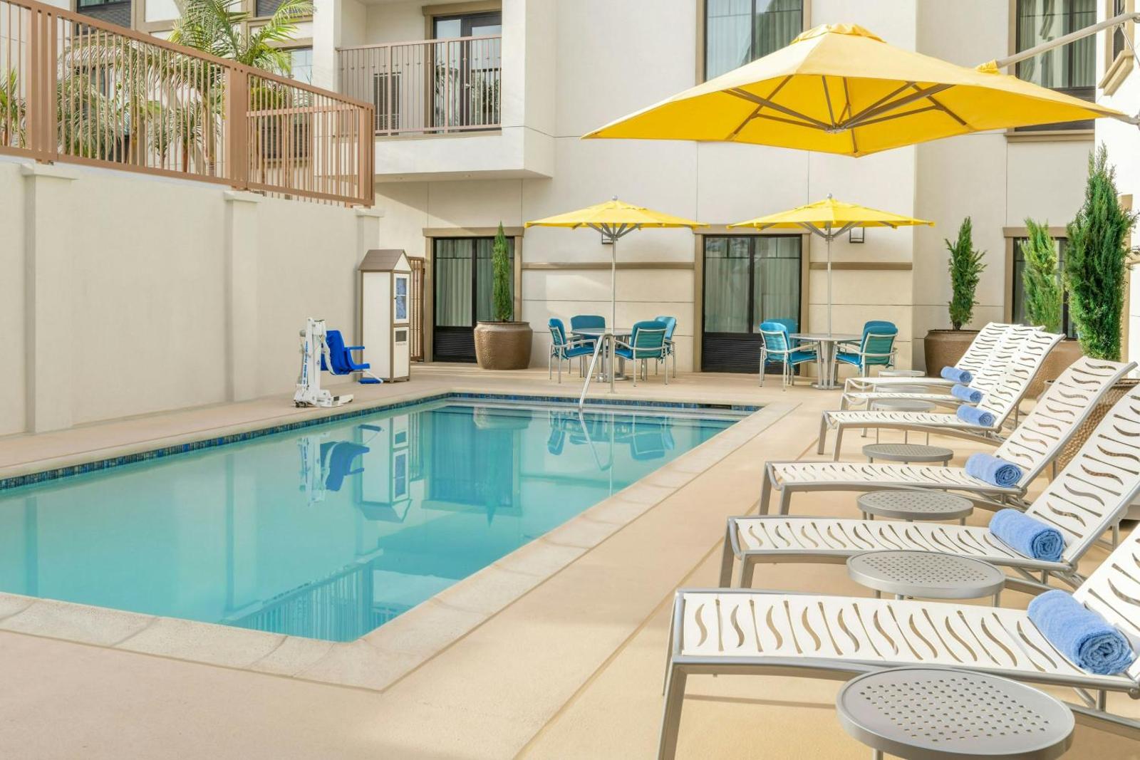 Popular attractions Area Nearby Property