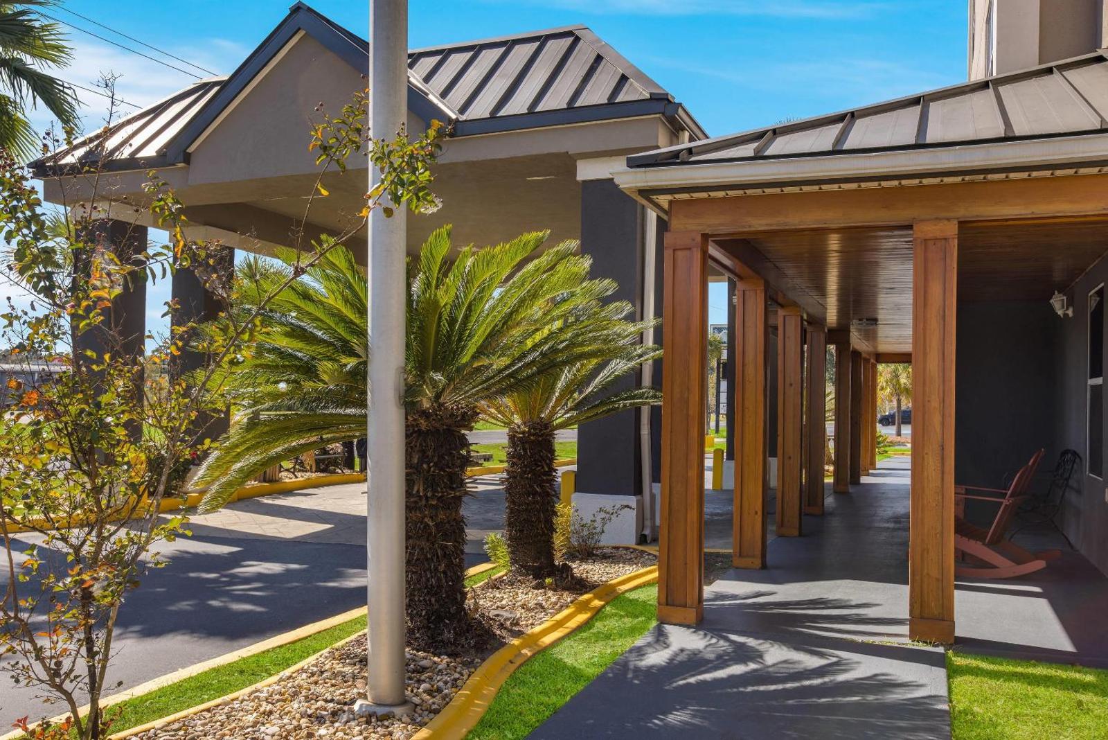 Popular attractions Area Nearby Property