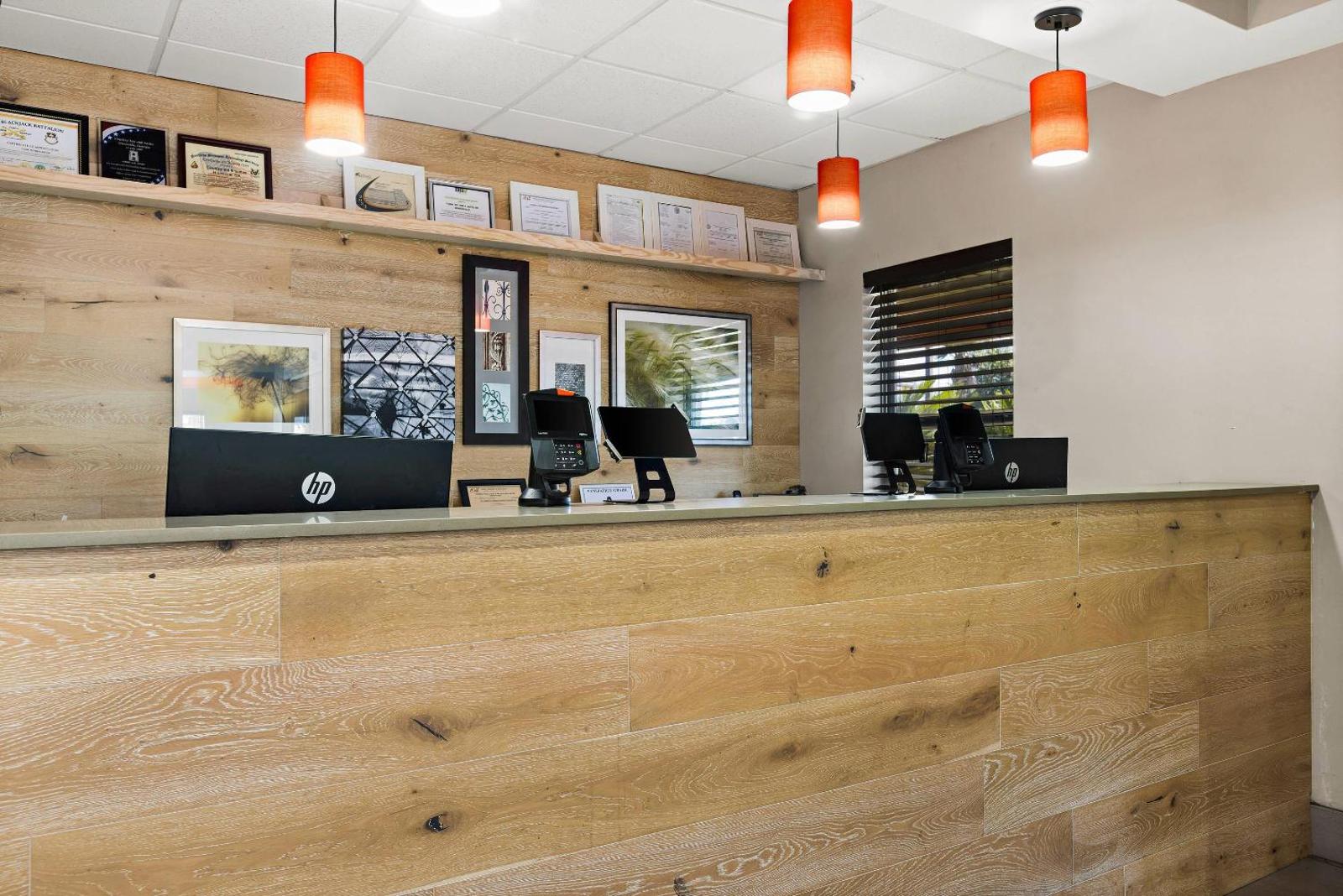 Country Inn & Suites by Radisson Hinesville GA Main image 1