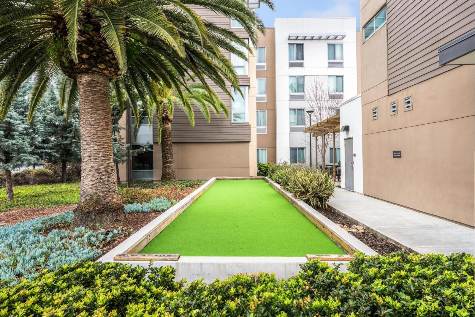 Popular attractions Area Nearby Property