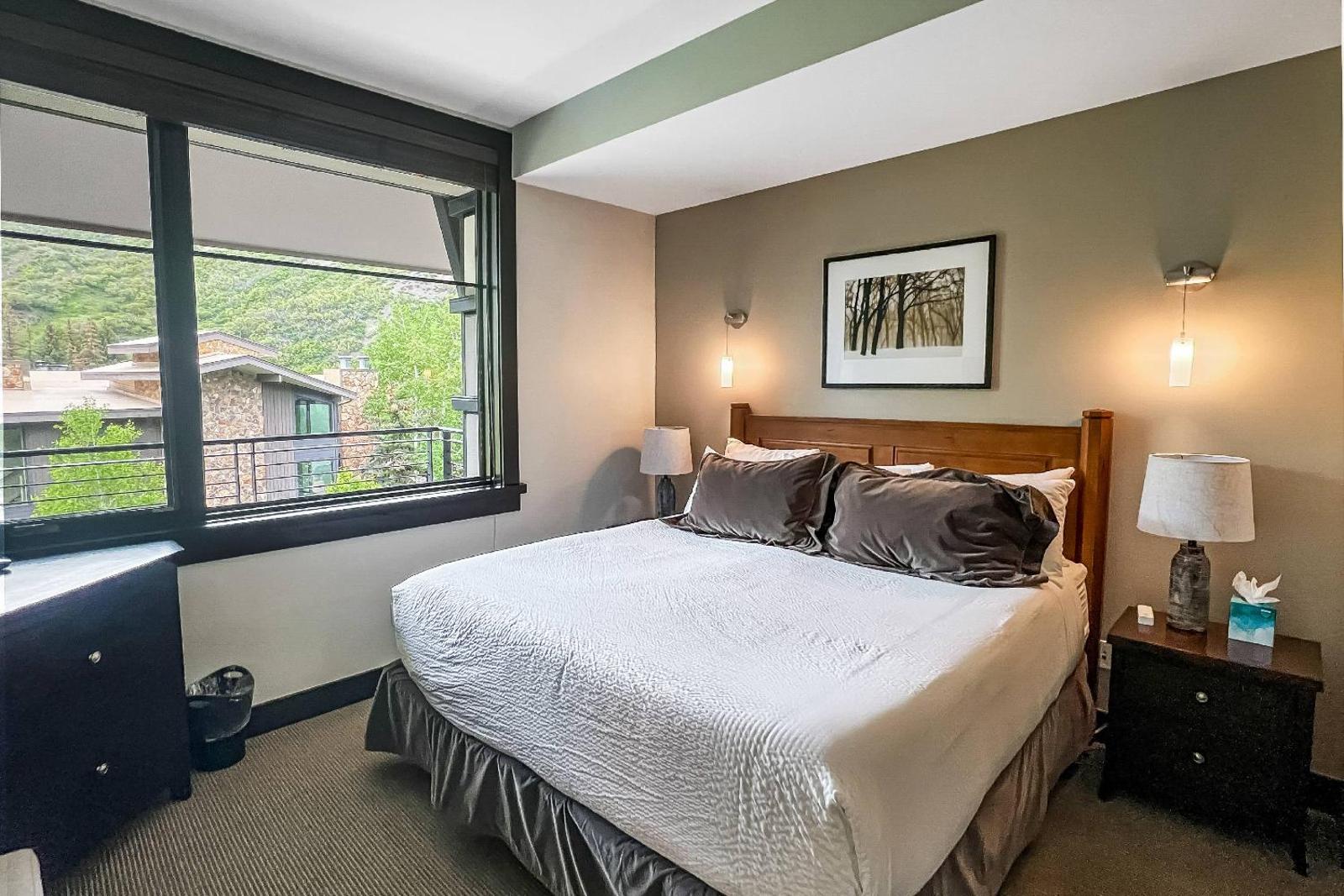 Hayden Lodge 2203 Main image 1