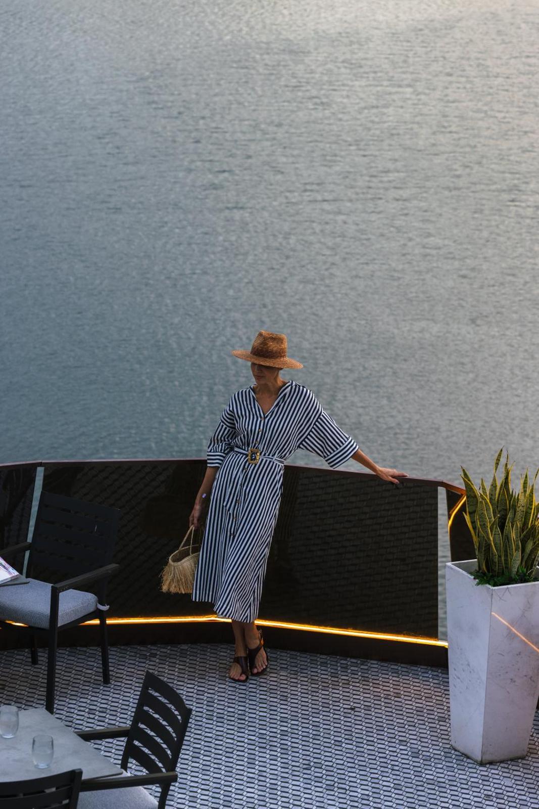 Popular attractions Area Nearby Property