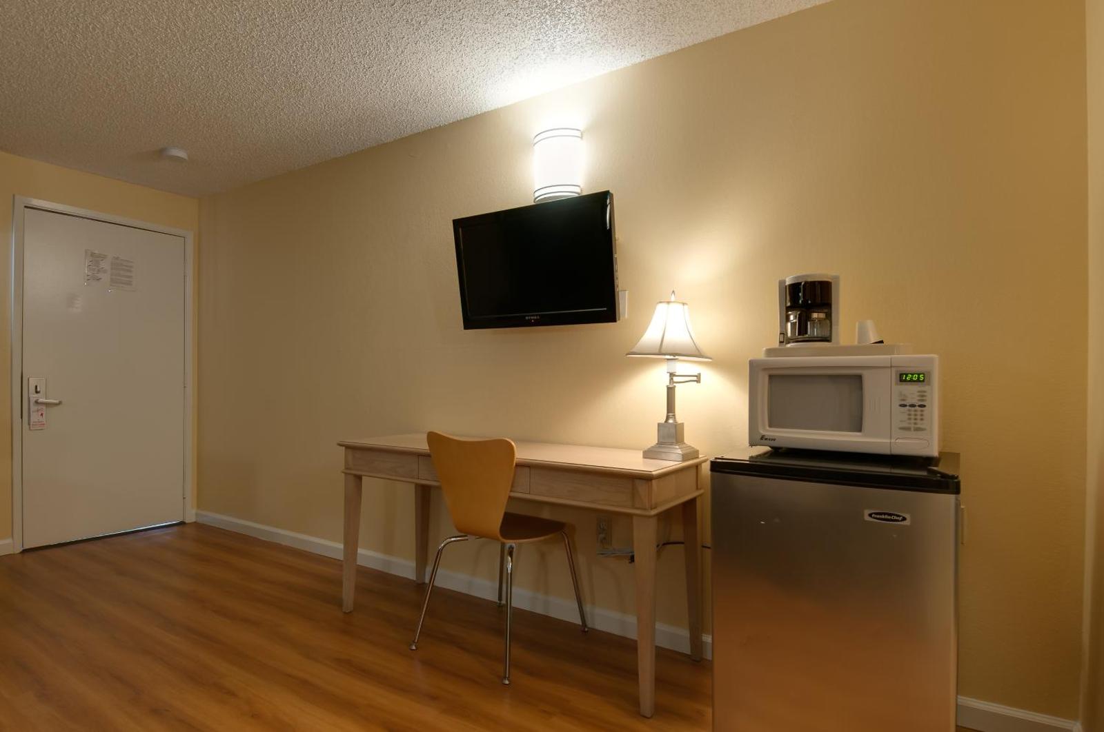 Standard Two Queen Smoking