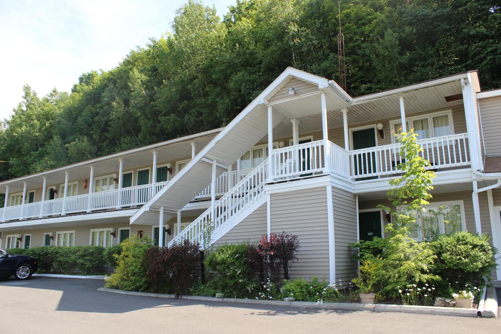 Berkshire Travel Lodge Main image 2