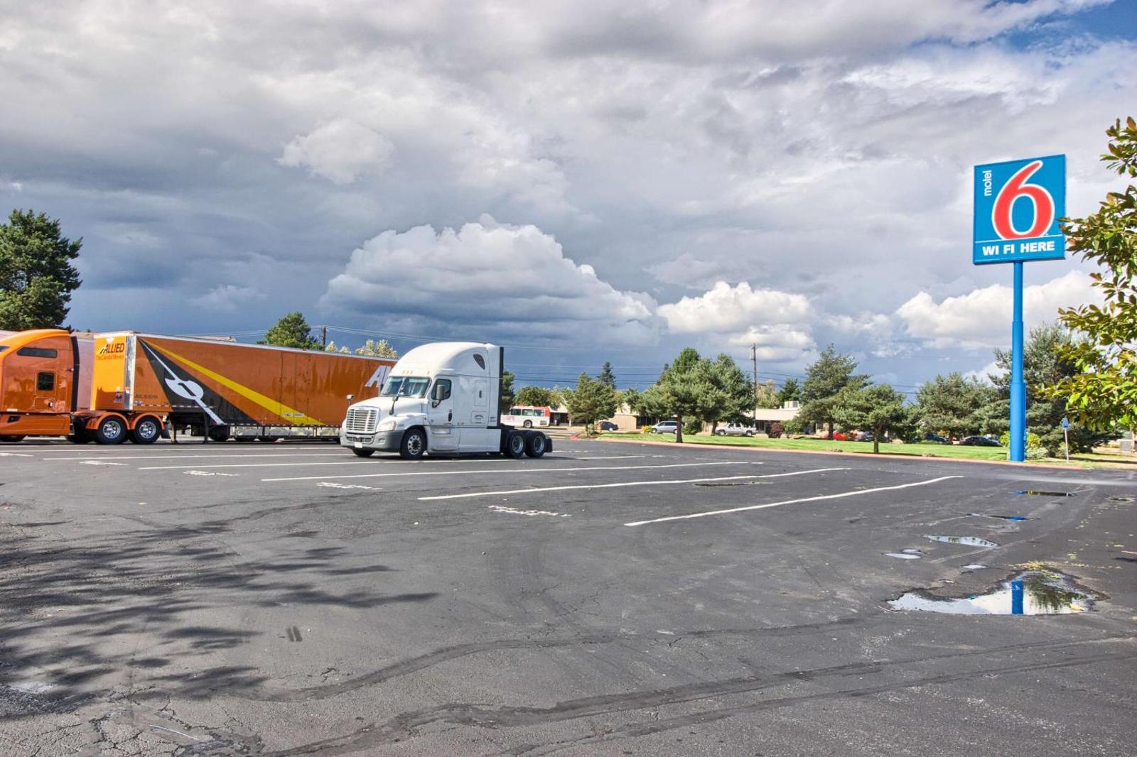 Motel 6-Everett WA - North Main image 1