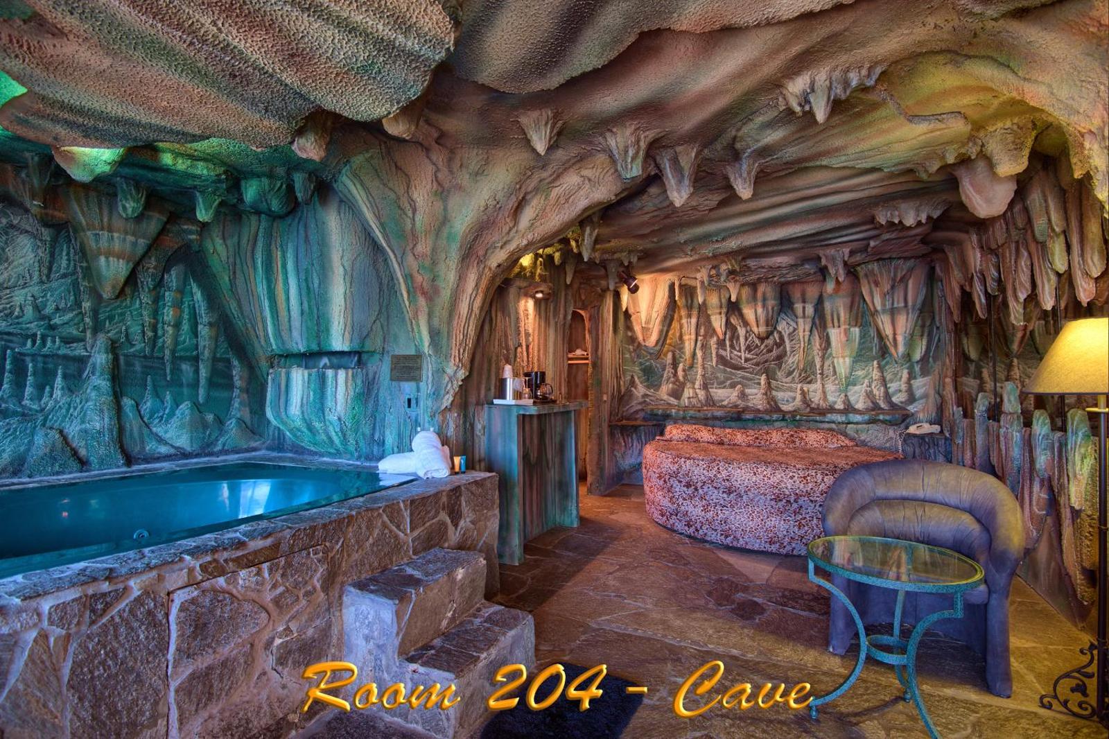 1 King Bed Theme 1 Jetted Tub Non-Smoking