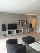 City Lux apartment with 2 full bathrooms 2tv