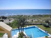 Apto situado a 20 metros de la playa con 3 piscinas, wifi 1000Mbs