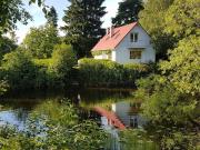 River Villa, 20 min by train to Old Town, big yard