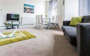 Comfortable Swindon Town Centre Apartments, FREE Parking, sleeps up to 8