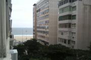 Apt reformado Copacabana lateral praia 815