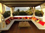 Villa Osumare Rootsy Beach front Guest House B&B
