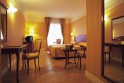 Top San Leone