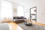 Duplex Apartment - 3 Bedrooms - Bright Living Room