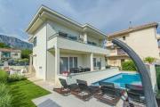 Villa Barbara-Kastela with heated pool