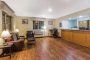 Super 8 by Wyndham East Stroudsburg - Poconos