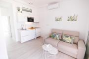 Deluxe Apartment. 50 meters Beach